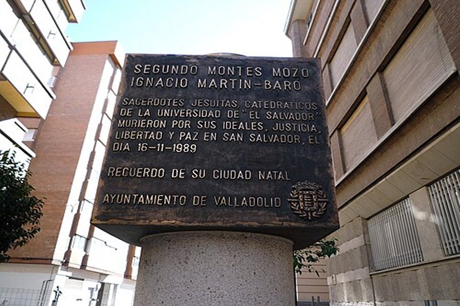 Escultura homenaje en Valladolid a los jesuitas asesinados en El Salvador