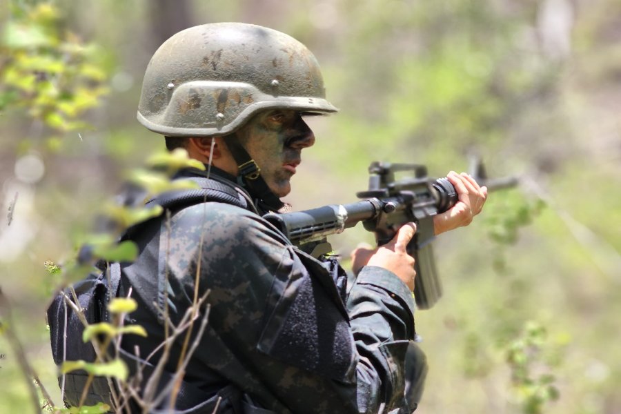 Tensión en la relación entre autoridades electorales, Fuerzas Armadas y partidos.
