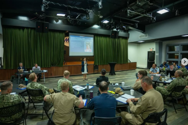 La Gobernadora Lou Leon Guerrero