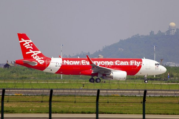 Air Asia avión de pasajeros de bajo coste