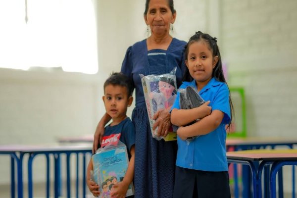 Paquete escolar El Salvador